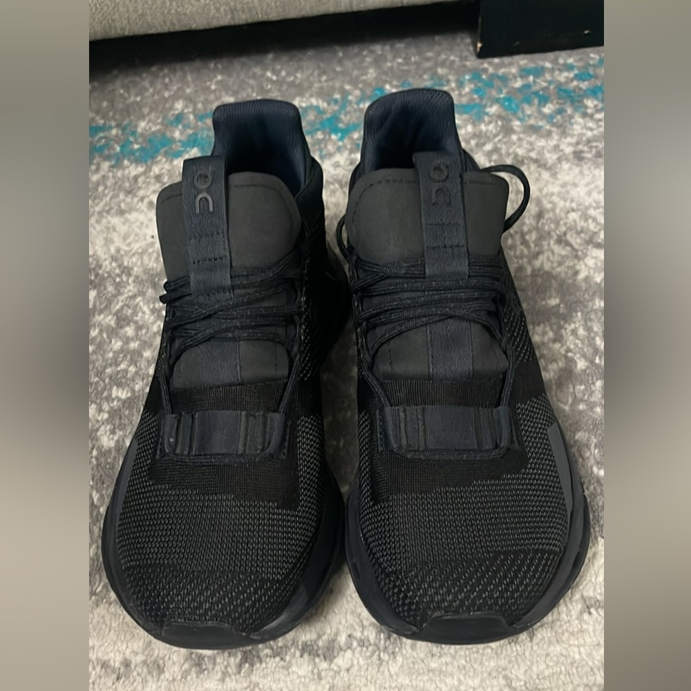 New On cloud  Size 8 Women
